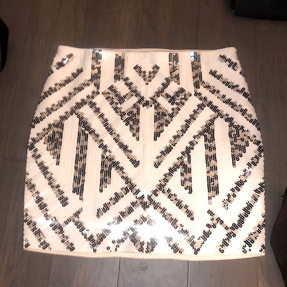 Express sequined mini skirt in white, black & silver, fully-lined interior - Picture 7 of 7